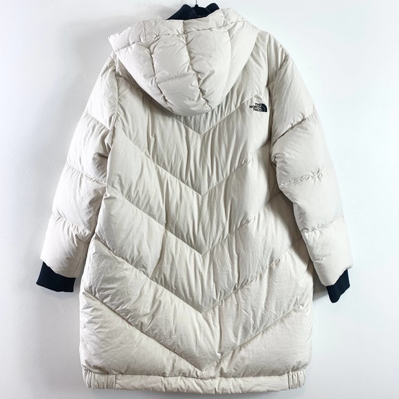 The North Face Women's White Puffer Jacket - Picture 12 of 13